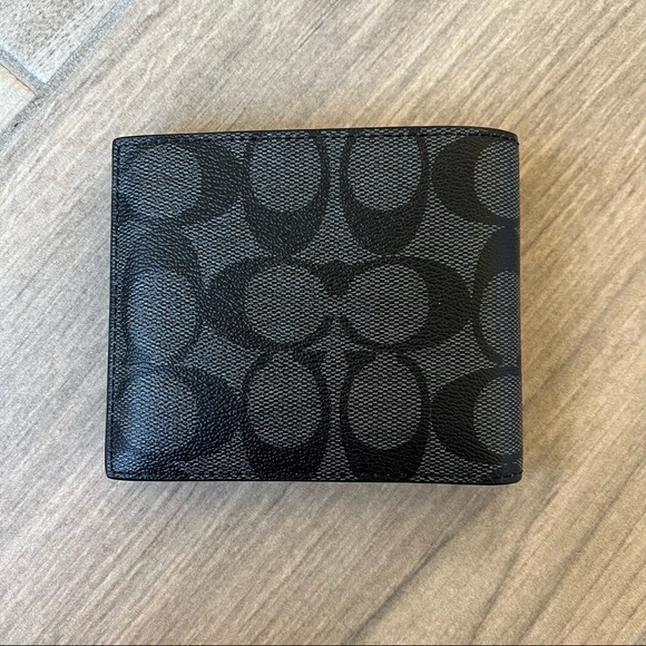 Coach Compact Id Wallet In Signature Canvas - Picture 2 of 8